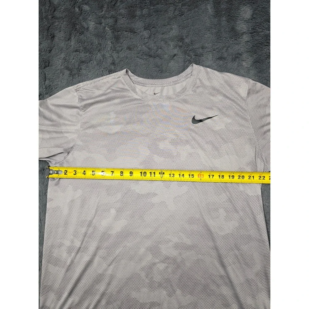 Nike Dri-FIT Mens XL Grey Camo Short Sleeve Training Shirt Activewear 0245